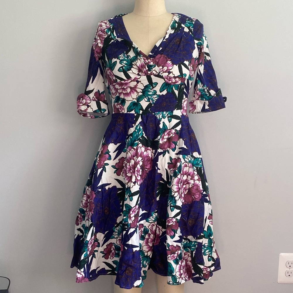 BRAND NEW Unique Vintage 1950s Floral Delores Swing Dress Knee Length Size 2